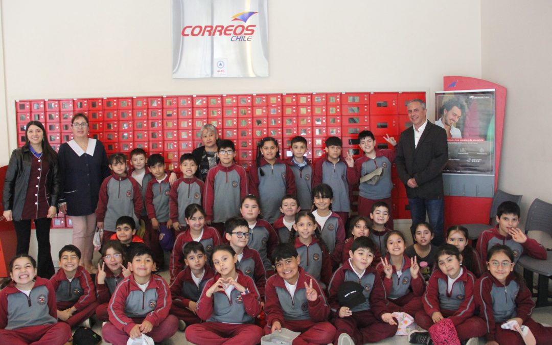 Estudiantes de 2º básico viajan al futuro. 